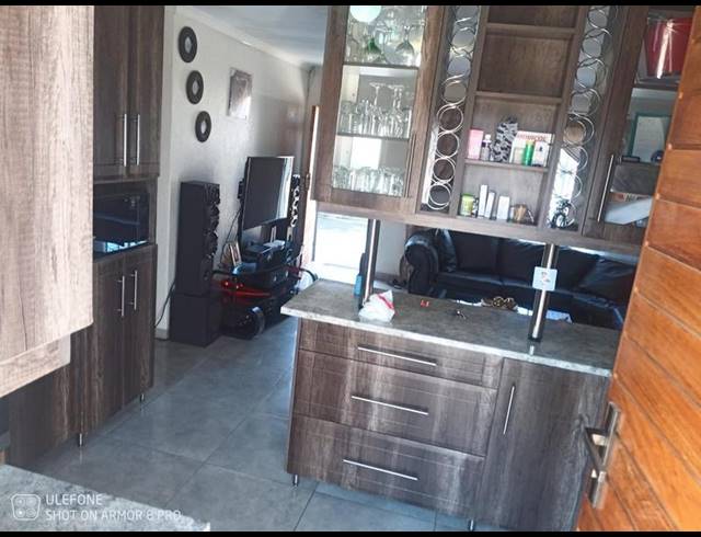 5 BEDROOM HOUSE FOR SALE IN WINDMILL PARK EXT